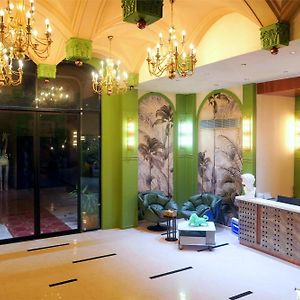 Club Cabana